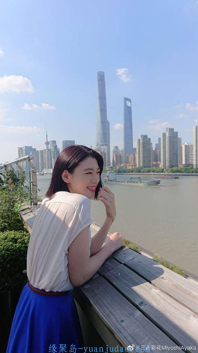周杰伦新歌《说好不哭》无损音乐+MV在线看，附女主角三吉彩花吸睛